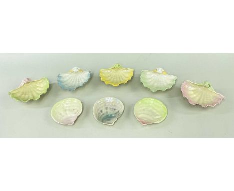 GROUP OF WORCESTER PORCELAIN SMALL SHELL PICKLE DISHES, including 2 '172' scallop shells by Grainger's Worcester, 3 'G172' sc