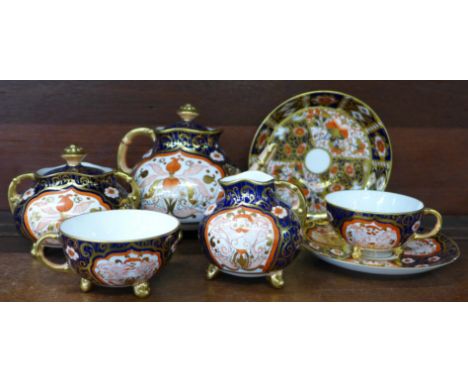 A Davenport 2642 pattern tea for two service, both lids a/f, and an additional Davenport saucer, (2614)