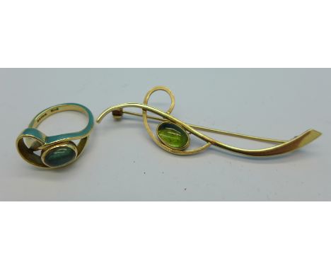 A 9ct gold Celtic style brooch and matching ring, 7.8g, (4.1 + 3.7), L