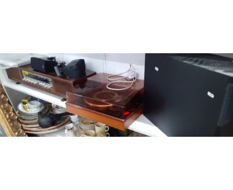 A vintage Dynatron Transpower SRX 24A Ether stereo together with a Bose speaker, Bose mini speakers and a vintage Garrard tur
