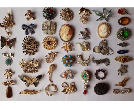 A collection of vintage brooches to include a 1960's Bond Boyd Sterling silver floral brooch and other silver examples, a Sar