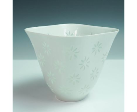 Designed by Friedl Holzer-Kjellberg for Arabia Finland, this translucent white porcelain bowl is a striking example of the ri
