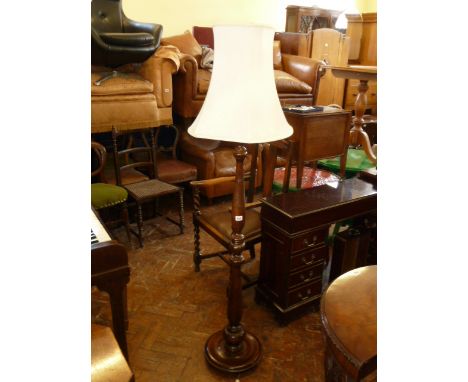 Mid 20thC turned oak standard lamp 