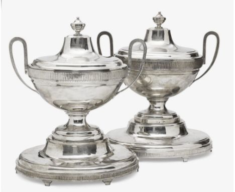 Ein Paar Deckelterrinen mit UntersatzBreslau, 1792 - 1793, Tobias Meyer und Gottlieb Benjamin Vogtmann (Untersatz) Silber, in