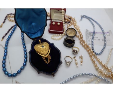 A Victorian gilt metal locket of heart shape, cased together with a pearl necklace, faux pearl necklaces, beaded necklaces, e