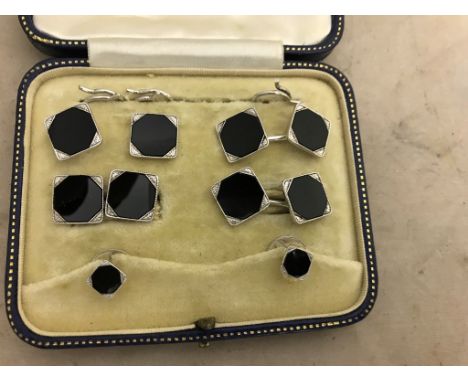 A cased 9ct button cufflinks set