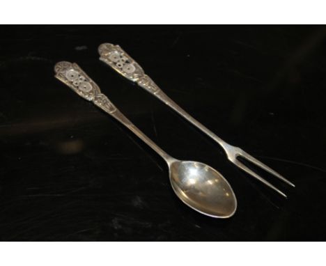 A CONTINENTAL SPOON + A FORK SET