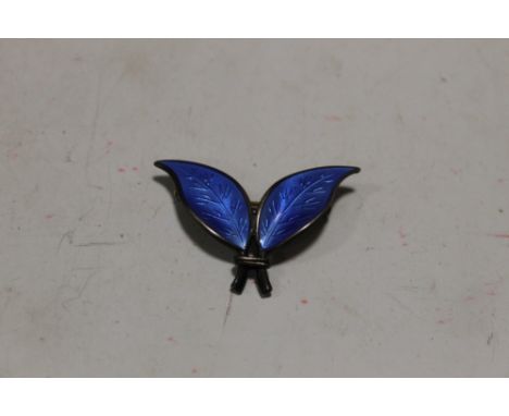 DAVID ANDERSON - NORWAY STERLING SILVER LEAF BROOCH, blue enamel decoration, marks to reverse, W 4 cm