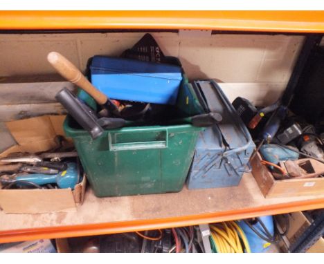 A QUANTITY OF VARIOUS HAND AND POWER TOOLS TO INC TOOL BOXES ETC