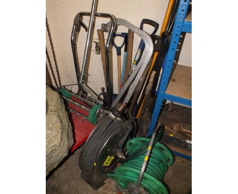 A QUANTITY OF VARIOUS GARDEN TOOLS PLUS TWO HOSE REELS
