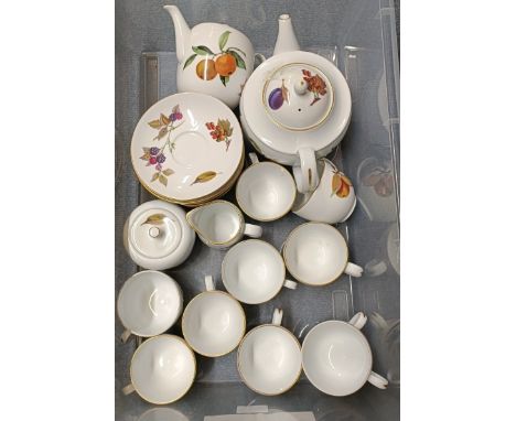 A Royal Worcester Evesham gold teaset
