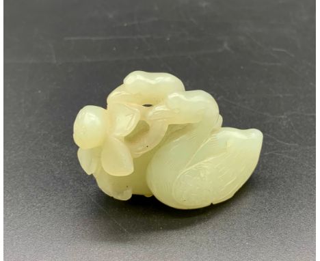 Antique pale green jade figure swans holding a flower [Length - 6cm] 