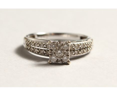 AN 18CT GOLD DIAMOND SOLITAIRE RING.