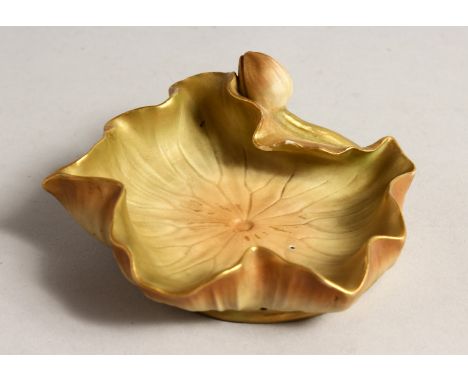 A ROYAL WORCESTER LILY LEAF DISH. Pattern no. 983. 4.5ins