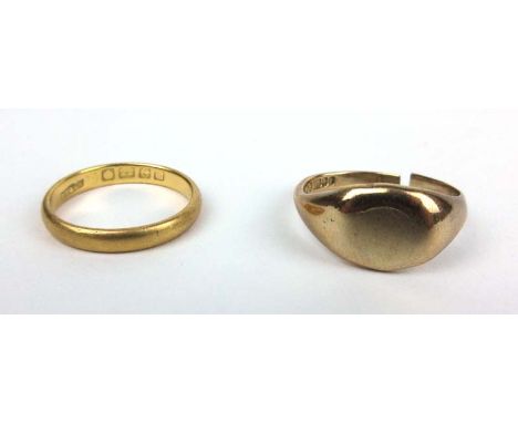 A 22ct gold wedding ring together with a 9ct gold signet ring A/F. Approx weights 2.8g &amp; 3.7g