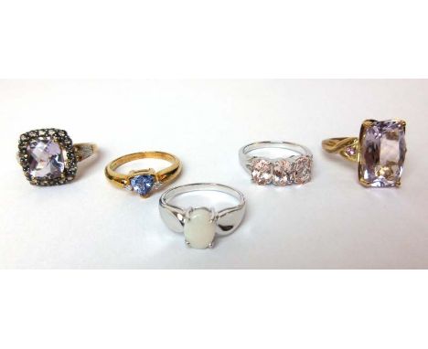 A selection of five 9ct yellow and white gold dress rings set with various stones to include amethyst, diamonds, tanzanite et