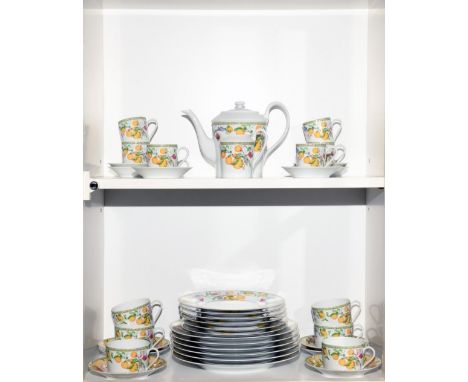 Inscription: HAVILAND Limoges/Jardin d’Eden/FABRIQUE ET DECORE A LIMOGES (on the underside)38 pieces:  6 dinner plates D. 26 