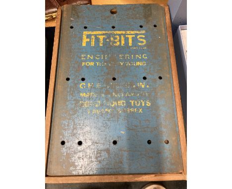 A VINTAGE 'FIT-BITS' CHILD'S CONSTRUCTION TOY IN ORIGINAL WOODEN BOX 