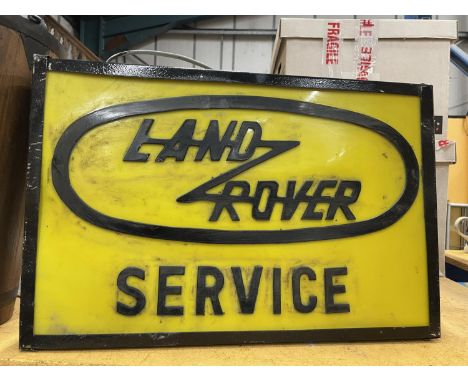 A LANDROVER SERVICE ILLUMINATED LIGHT BOX SIGN 51CM X 31CM X 10CM 