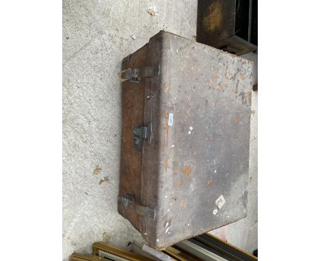 A VINTAGE LEATHER TRAVEL TRUNK 
