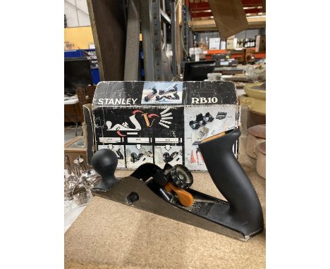 A VINTAGE BOXED STANLEY PLANE 