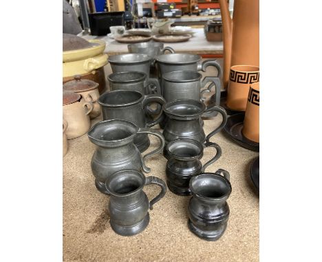 A COLLECTION OF VINTAGE PEWTER TANKARDS OF VARIOUS SIZES 