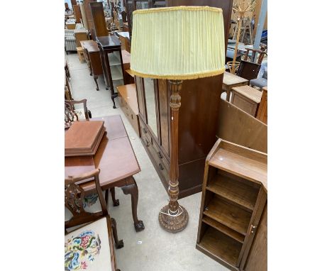 A MID 20TH CENTURY STANDARD LAMP WITH TURNED AND FLUTED COLUMN WITH FOLIATE CARVING TO THE BASE AND NECK, COMPLETE WITH SHADE