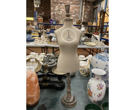 A SMALL DECORATIVE MANNEQUIN HEIGHT 60CM 