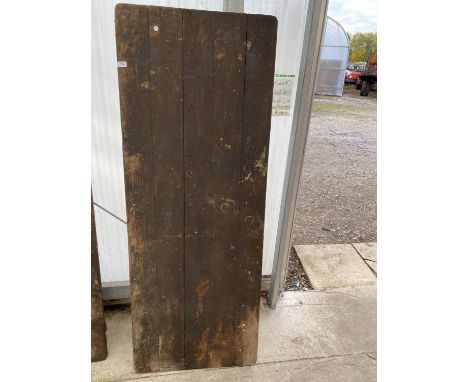 A VINTAGE 6FT FOLDING TRESTLE TABLE 