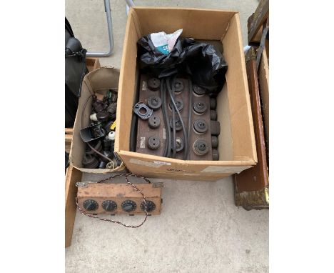 A LARGE QUANTITY OF VINTAGE LIGHT SWITCHES AND PLUGS ETC 