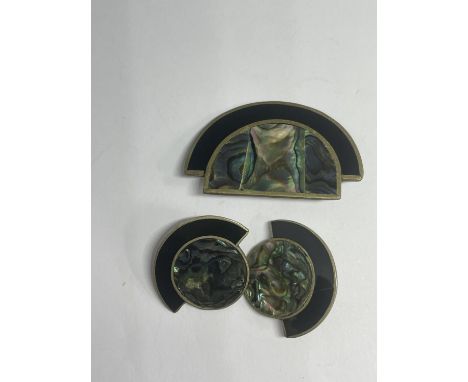 A MARKED SILVER AND MOTHER OF PEARL BROOCH WITH MATCHING CLIP ON EARRINGS 