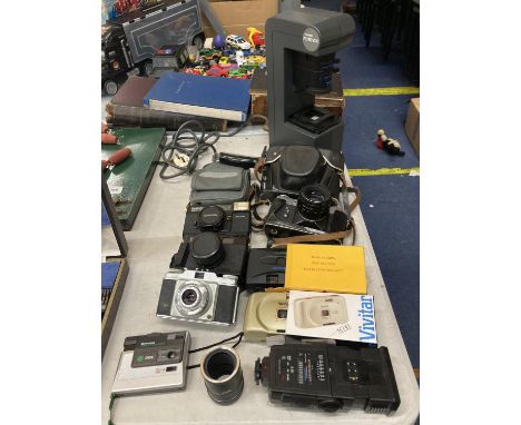 A QUANTITY OF VINTAGE CAMERAS TO INCLUDE ZENIT-B, CHINON 35F-EE, AGFA, VIVITAR, ETC PLUS A TAMRON FOTOVIX 