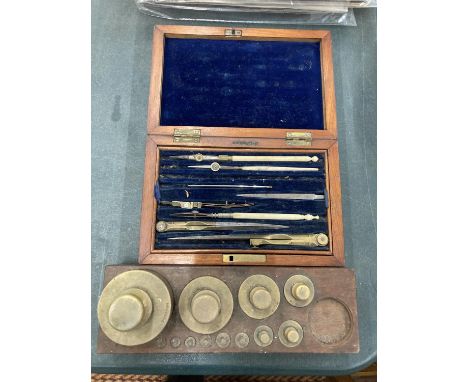 A VINTAGE SET OF BRASS WEIGHTS AND A VINTAGE DRAWING SET IN A MAHOGANY AND BRASS BOX 
