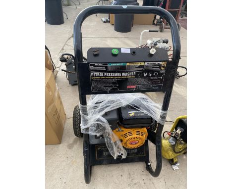 AN INDUSTRIAL PETROL ENGINE 6.5HP PRESSURE WASHER 