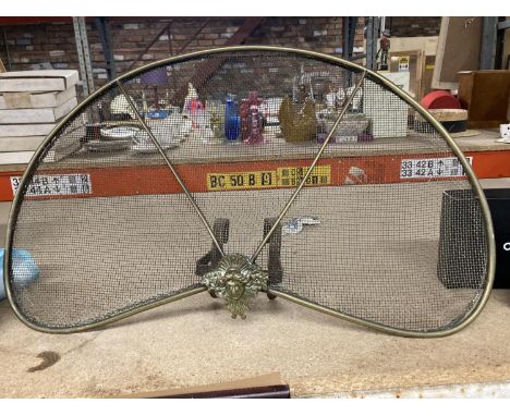 A VINTAGE FIRE SCREEN WITH BRASS MASK DECORATION WIDTH 60CM 