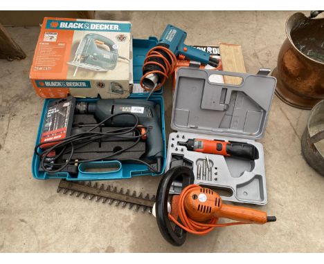AN ASSORTMENT OF POWER TOOLS TO INCLUDE A BLACK AND DECKER HEAT GUN, A BLACK AND DECKER JIGSAW AND A DRILL ETC 