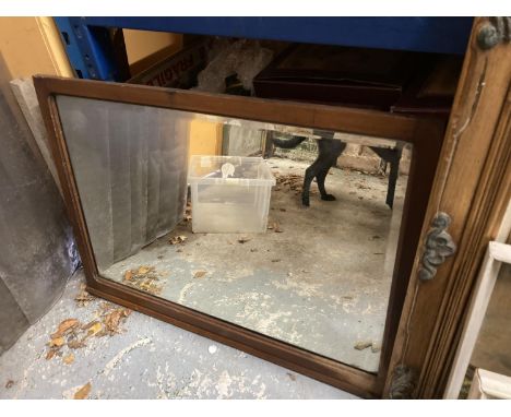 A MAHOGANY FRAMED VINTAGE MIRROR WITH BEVELLED GLASS 82CM X 59CM 