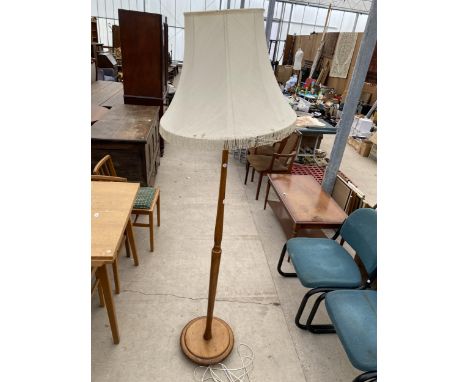 A MODERN BEECH STANDARD LAMP ON TURNED COLUMN, COMPLETE WITH SHADE 