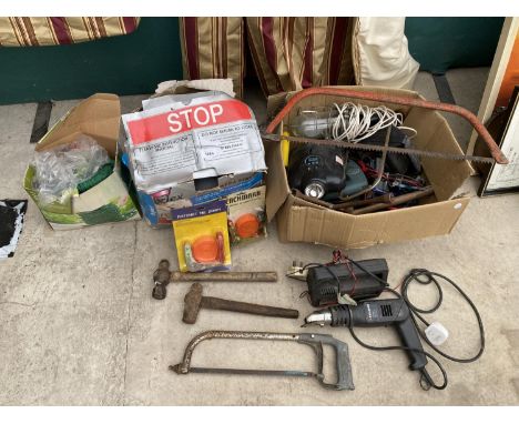 A LARGE ASSORTMENT OF TOOLS TO INCLUDE HAMMERS, SAWS AND AN ELECTRIC HEAT GUN ETC 