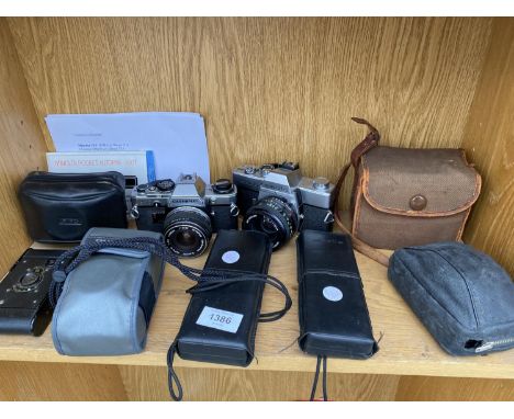 AN ASSORTMENT OF PHOTOGRAPHY EQUIPMENT TO INCLUDE A MINOLTA SRT101B CAMERA, AN OLYMPUS OM10 CAMERA AND A MINOLTA AUTOPAK 450E