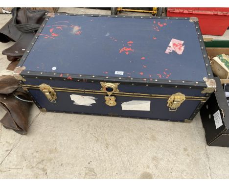 A LARGE VINTAGE TRAVEL TRUNK 