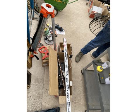 AN ASSORTMENT OF TOOLS TO INCLUDE A MITRE SAW, A MARKSMAN TIRPOD AND A VICE ETC 