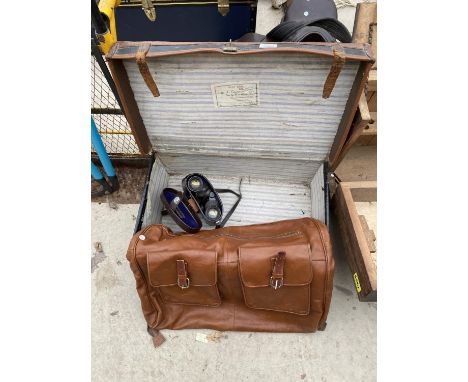 A VINTAGE TRAVEL TRUNK, A PAIR OF BINOCULARS AND A LEATHER HOLDALL 