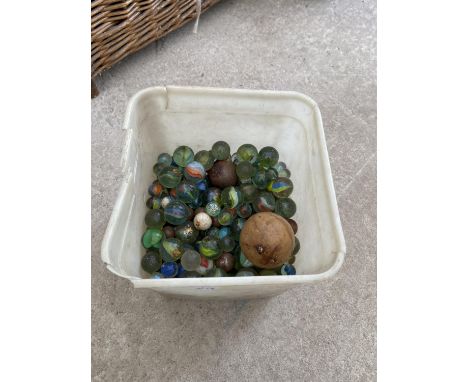 A BOX CONTAINING VINTAGE GLASS MARBLES 