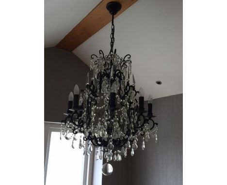 A MODERN CHANDELIER STYLE EIGHT BRANCH LIGHT FITTING WITH GLASS DROPLETS 