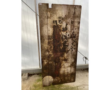 A VINTAGE 6FT FOLDING TRESTLE TABLE 