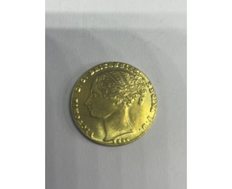 A YELLOW METAL AUSTRALIAN COIN 