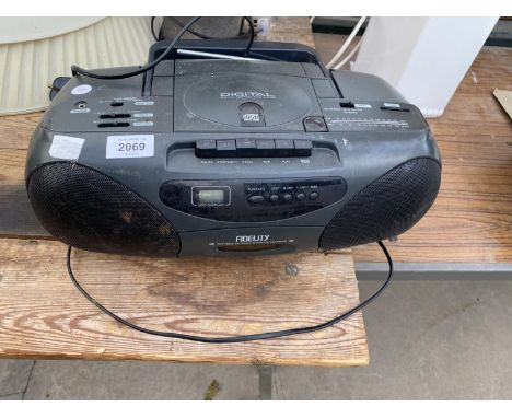 A FIDELITY DIGITAL CD PLAYER 