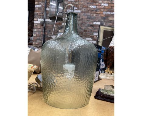 A VINTAGE RETRO STYLE GLASS CEILING LIGHT FITTING 