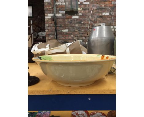 A LARGE VINTAGE WASH BOWL WITH FLORAL PATTERN 